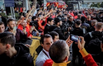 Antalya’ya gelen Galatasaray'a havalimanında coşkulu karşılama
