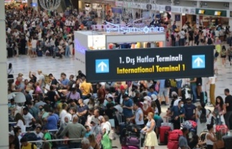 Pandemide dışarı çıkamayan yaşlı turistler, tatil için Türkiye’ye akın ediyor