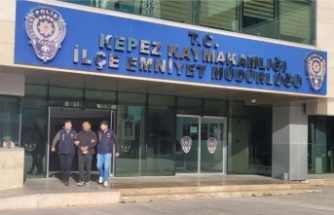 Antalya'da kesinleşmiş hapis cezasıyla aranan 2 kişi yakalandı