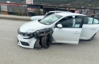 Gazipaşa'da iki otomobil çarpıştı: 2 yaralı