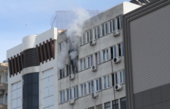 Antalya'da 7 katlı apartmanda çıkan yangın korkuttu