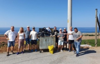 Alman turistler ve yerleşik Almanlar Gazipaşa’da çöp topladı