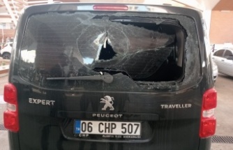 Alanya CHP aracı saldırıya uğradı! Özel'e gidiyorlardı