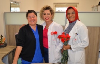 Sağlık çalışanı kadınlarımız '8 Mart Dünya Kadınlar Günü'nde unutulmadı