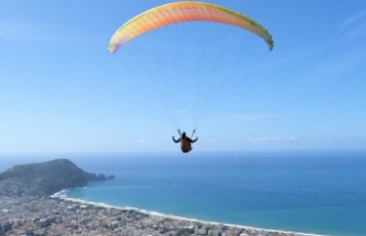 Alanya'da yamaç paraşütü yarışması yapıldı