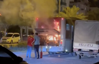 Alanya’da seyir halindeki halk otobüsünde yangın paniği