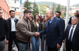 Çavuşoğlu, öğrencilerle buluştu