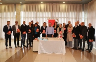 Gazeteciler söyleşi ve imzada buluştu