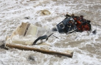Alanya'da alabora olan tekneden canlarını zor kurtardılar