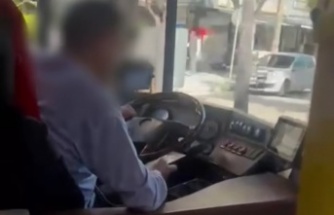 Direksiyon başında telefonla oynayan sürücüye ceza