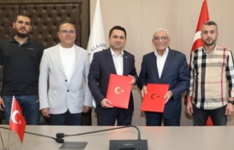 Hayırsever Bacaksız'dan ALKÜ'ye bağış