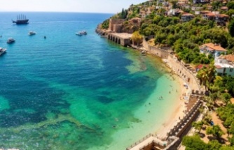 Antalya'ya 6 ayda havadan kaç turist geldi?