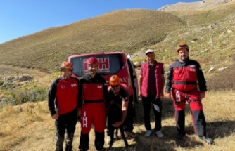 Alanya İHH ekipleri uçurumdaki keçiyi sağ salim kurtardı!