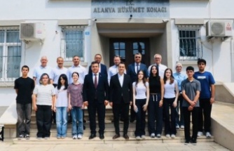 Alanya'da sınav şampiyonlarına makamda anlamlı ağırlama!