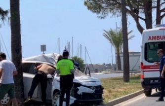 Gazipaşa’da ağaca çarpan otomobil hurdaya döndü: 1 yaralı!