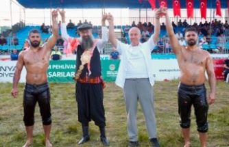 Gökbel’de zirve değişmedi: Başpehlivan Enes Doğan, Güreş Ağası Utkan Hasan Eminoğlu oldu!