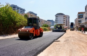 Mahmutlar Atatürk Caddesi’nde sıcak asfalt çalışmaları hızla ilerliyor!