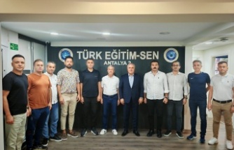 Erdem'den öğretmenlere tatil sözü