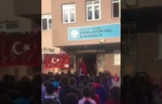 Alanyalı minik İstiklal Marşı'nı böyle okudu