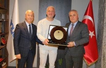 Erdem'den anlamlı jest