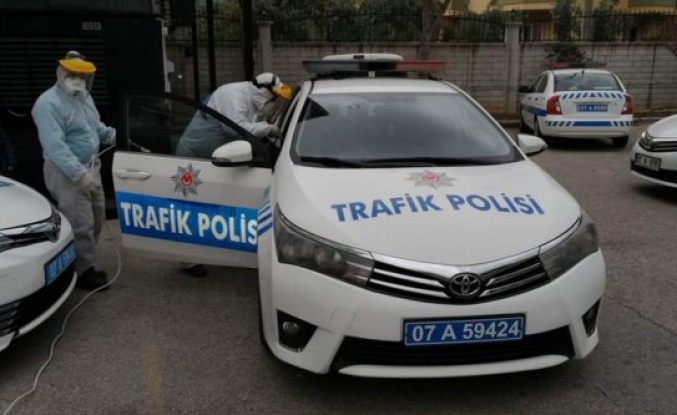 Alanya'da polis araçları dezenfekte edildi