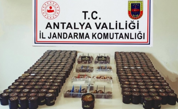 Alanya'da 268 paket kaçak nargile tütünü ele geçirildi