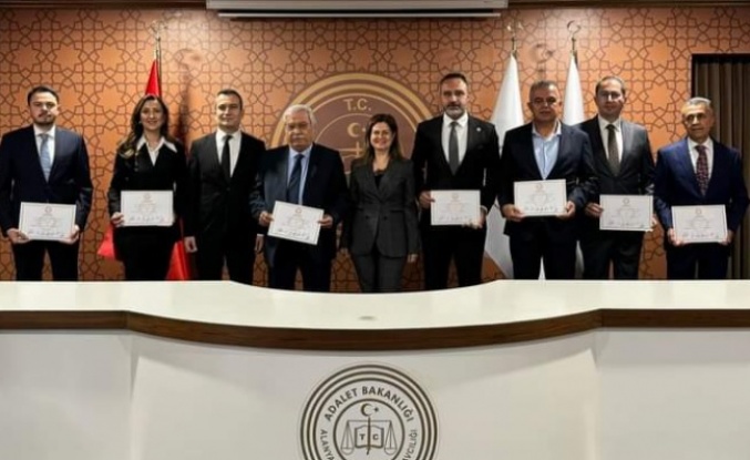 Alanya'da Cumhur İttifakı Meclis üyeleri mazbatasını aldı