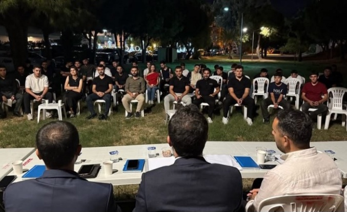 Ak Partili gençlerin programına yoğun ilgi