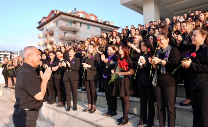 Alanya Belediyesi'nden kadına şiddete siyah tepki