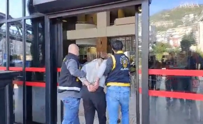 Alanya'da sokakta kadına saldıran şüpheli yakalandı