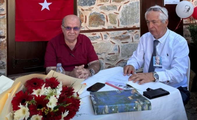 'Sultan Alaaddin Keykubat' adlı kitabını imzladı