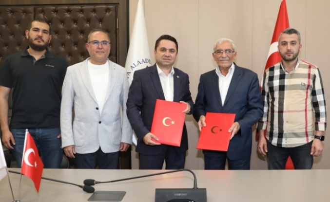 Hayırsever Bacaksız'dan ALKÜ'ye bağış