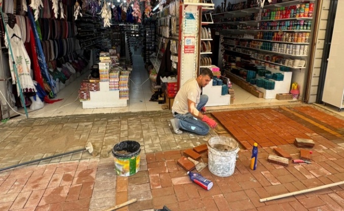 Parkenin üzerine fayans döşeyen esnaf ticaretten men edildi