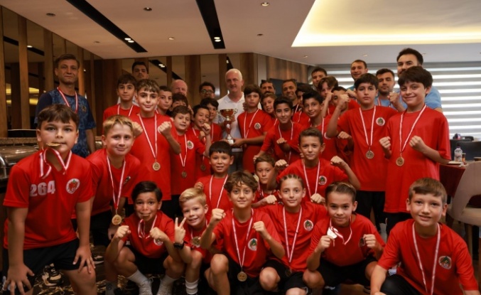 U11 takımımız kupasına kavuştu!