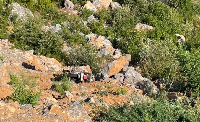 Uçuruma yuvarlanan motosikletin sürücüsü kurtarılamadı!