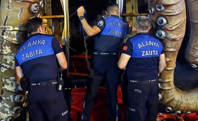 Alanya zabıtasından kavga eden tur teknelerine mühür!