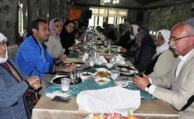 Seydişehir'de Şehit Annelerine Anlamlı Yemek 