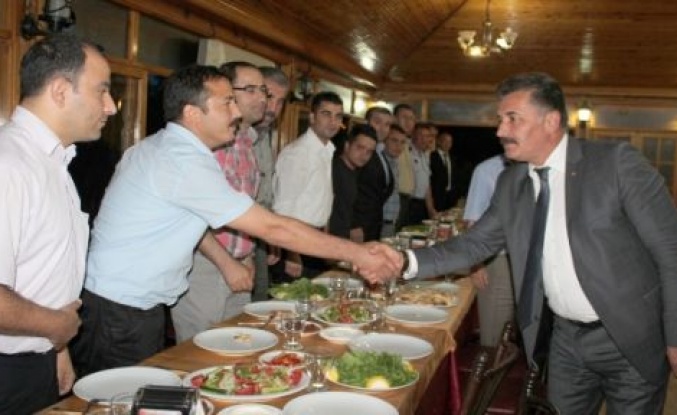 Toroslar Çalışanları Başkan Tuna’ya Yemekle Teşekkür Etti 