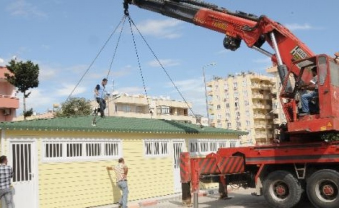 Yenişehir’deki Okullara Prefabrik Soyunma Kabinleri Yerleştiriliyor 