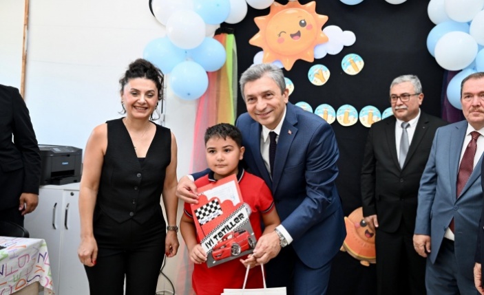 Antalya’da 484 bin 576 öğrenci karne heyecanı yaşadı