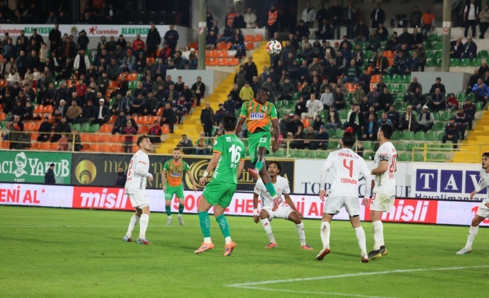 Alanyaspor ve Antalyaspor puanları paylaştı