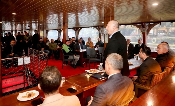 Çavuşoğlu ve protokol İskele esnafını dinledi