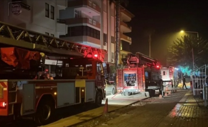 Alanya'da cinnet getiren patron 250 bin TL'yi yaktı