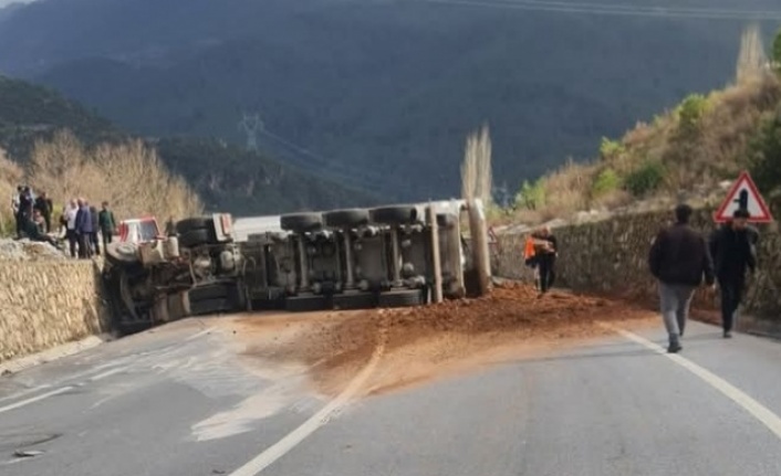 Alanya'da kamyon faciası; 1 ölü 3 yaralı var