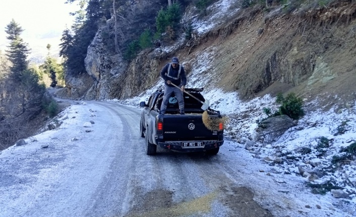 Alanya'da buzlanmaya karşı tuzlamalı önlem