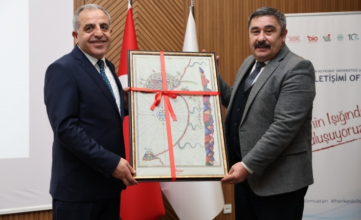 Öğrencilere enerji sektörünün güncel durumunu anlattı