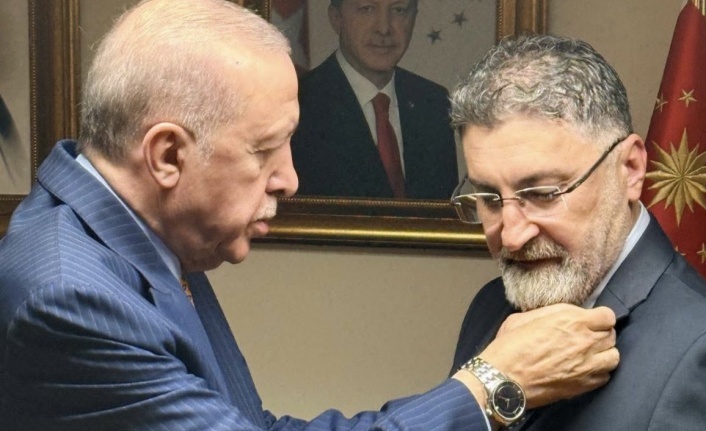 CHP'den istifa edip AK Parti'ye katıldı