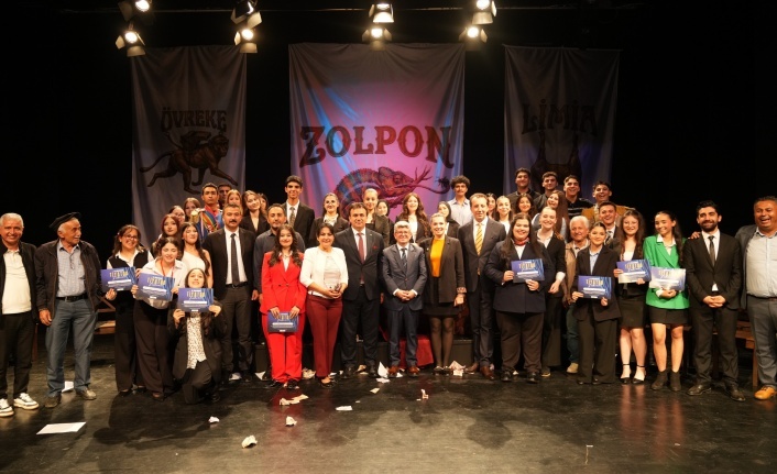 Alanya'da liseler arası tiyatro festivali başladı