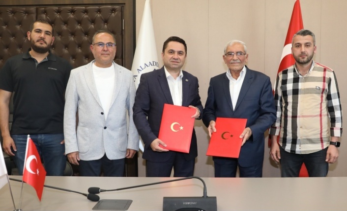 Hayırsever Bacaksız'dan ALKÜ'ye bağış