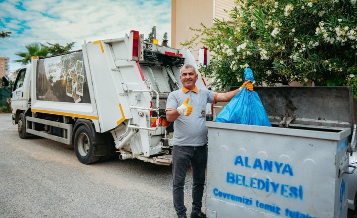 Kurban atıklarını sokağa değil çöpe atın